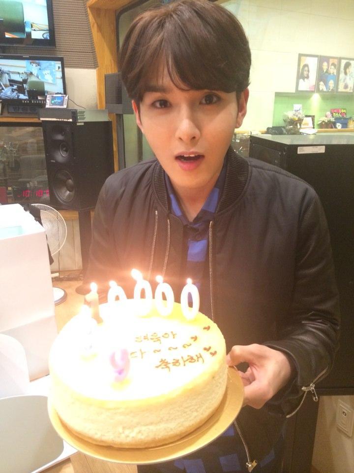 Super Junior singer Ryeowook with his 10000 days birthday cake