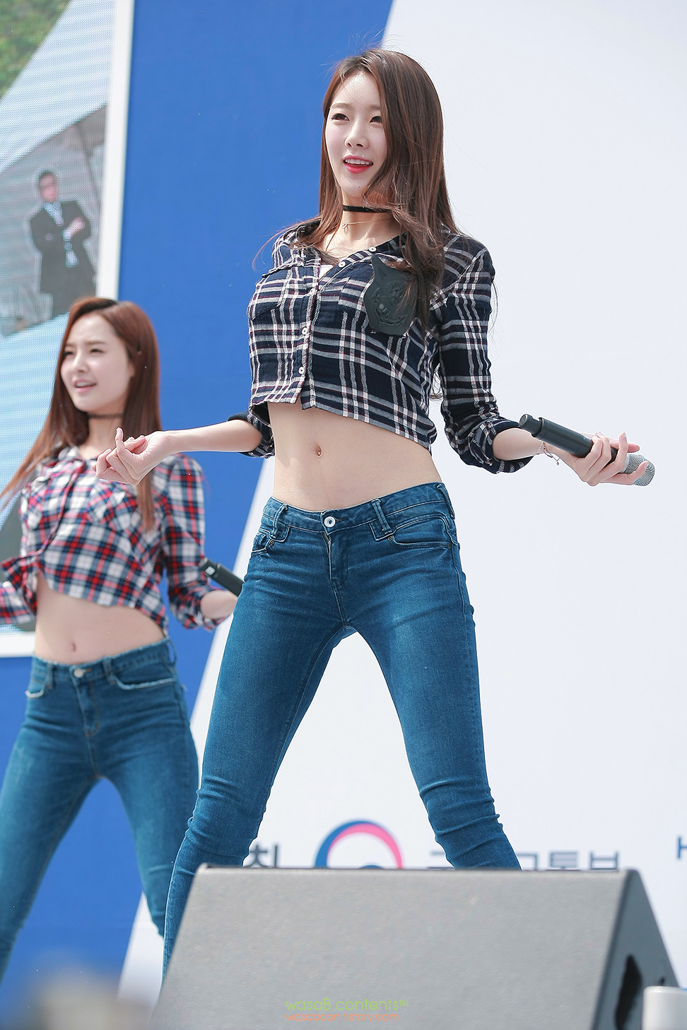 Dal Shabet Subin Shows The Perfect Type Of Jeans To Wear 