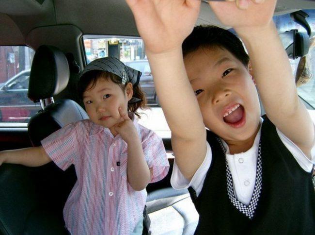 Akdong Musician (Childhood photo)/ Dispatch