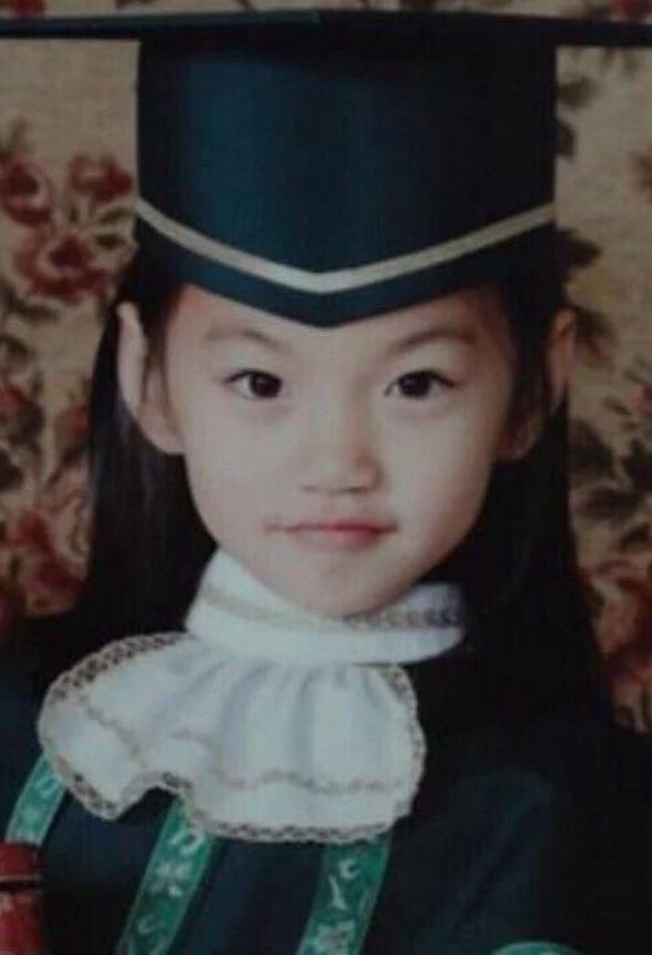 IOI's Doyeon (Childhood photo)/ Dispatch