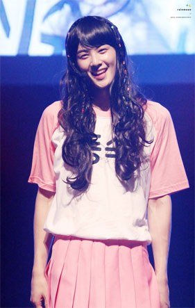 ASTRO's Eunwoo dressing as a girl/ Pann