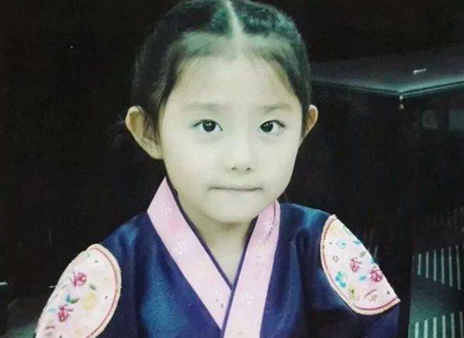 IOI's Sohye (Childhood photo)/ Dispatch