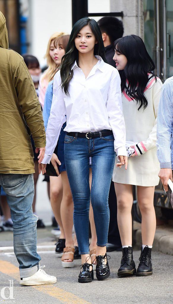 TWICE's Tzuyu is gorgeous dressed in simple blue jeans and white button-up shirt which creates a professional and cleanlook. 
