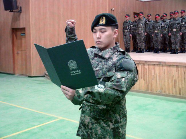 After his training as an active soldier, he was placed in the military band and plays the saxophone. 