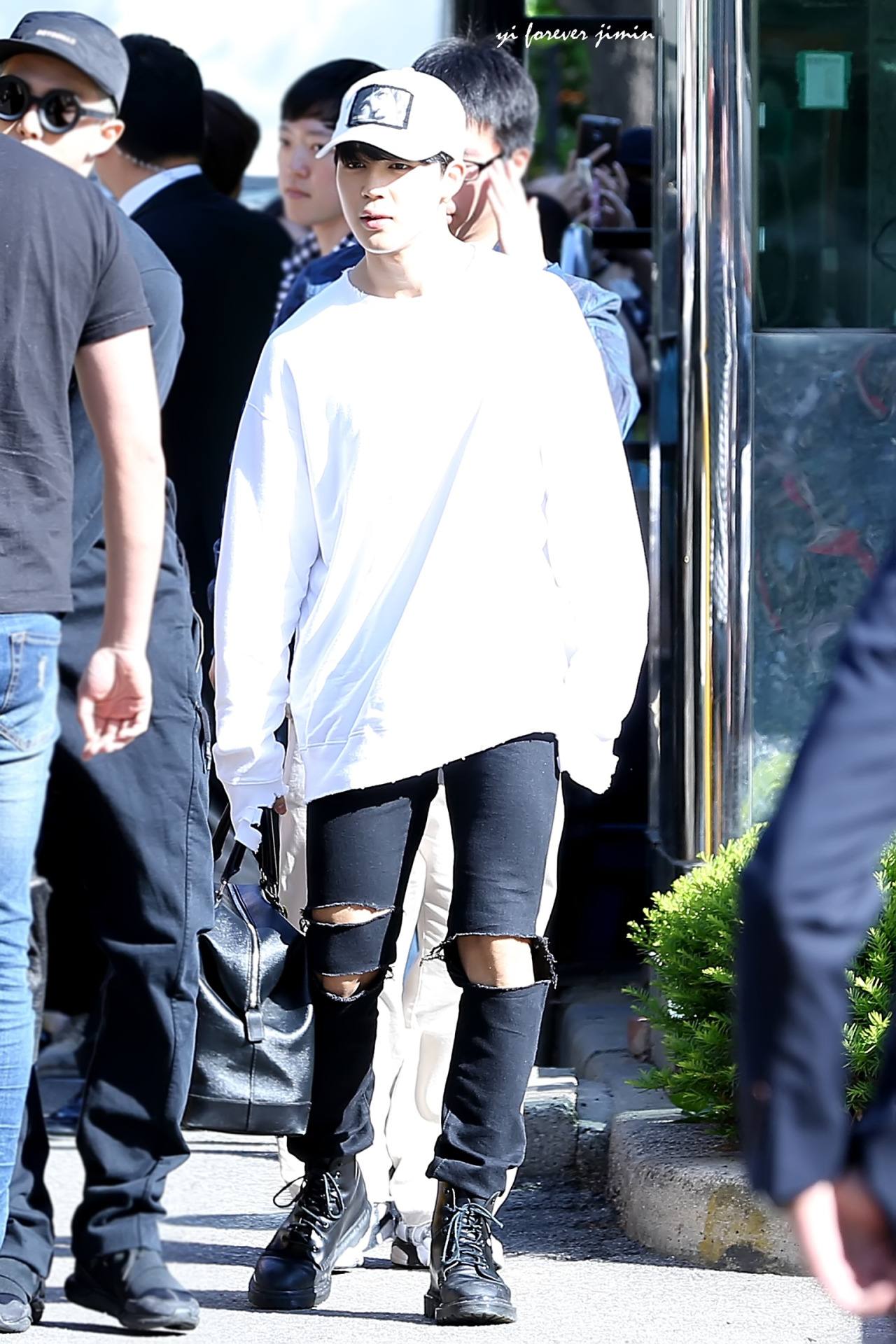 22 Pictures of BTS Jimin In Jeans You Didn't Know You Needed — Koreaboo