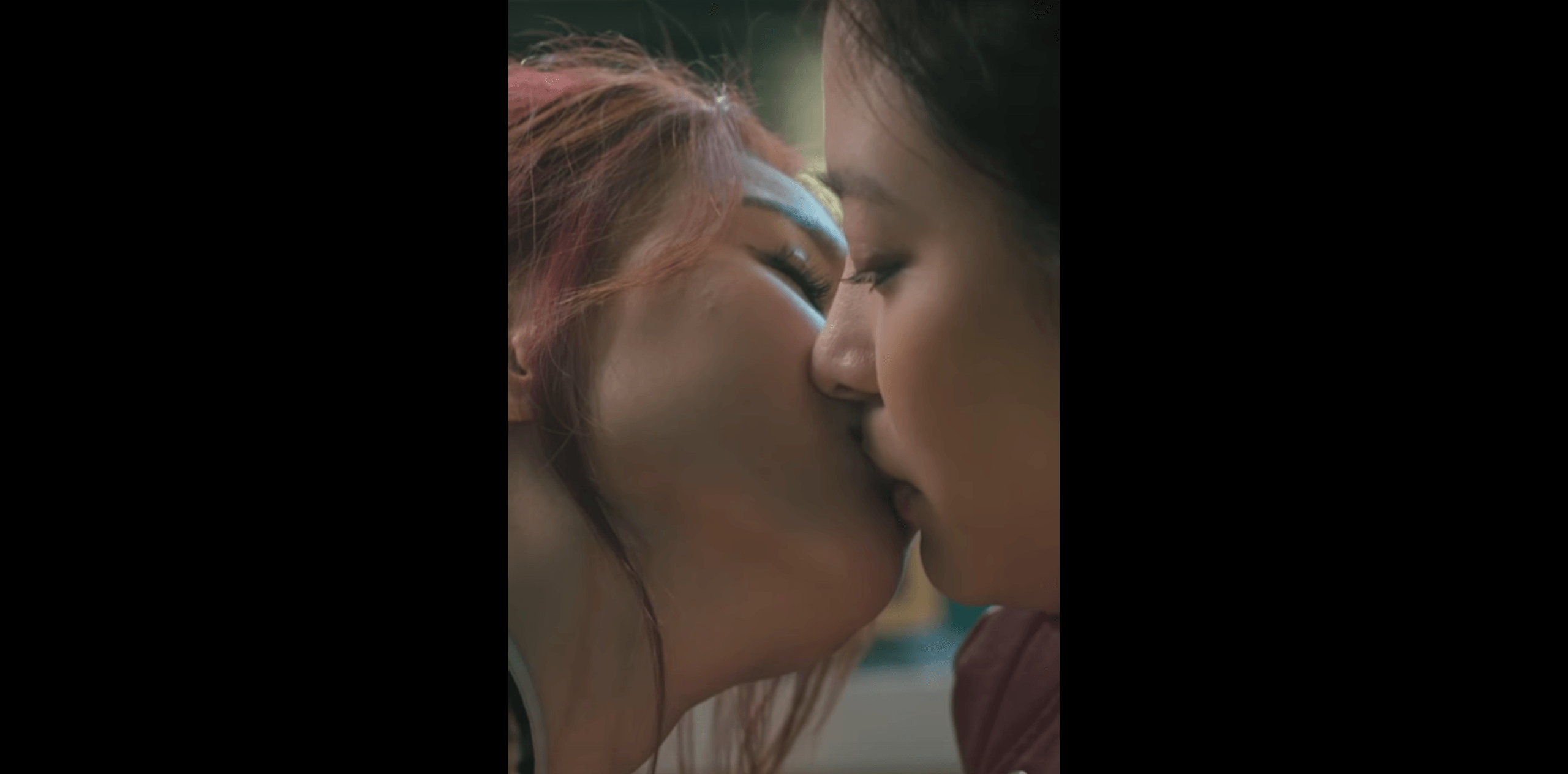 Lesbian Kissing Scene 4