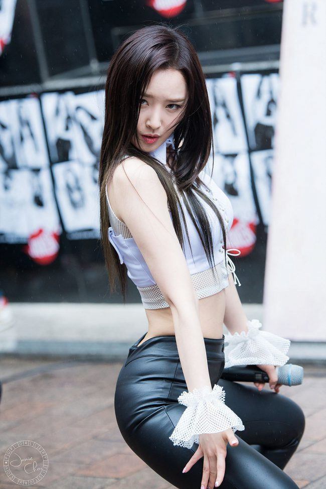 These 9 Pictures Of Woohee Show She S One Of The Sexiest