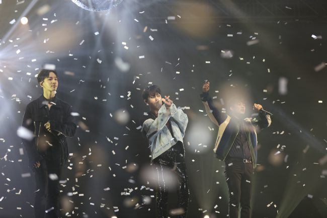 Image: Gikwang, Junhyung, Doojoon performing at Beautiful Night Special Fan Meeting in Hong Kong 2016 / Freez Ltd and Cube Entertainment