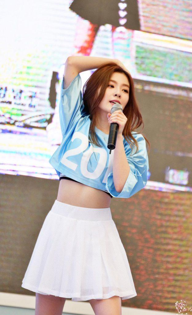 Red Velvets Irene Shows Off Her Unbelievably Tiny Waist Kore