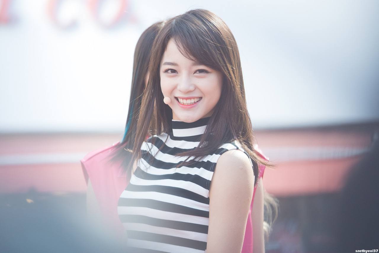 Kim Sejeong smile.