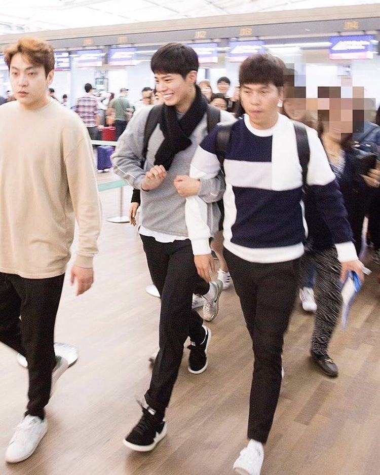 Bogum's all smiles linking arms with his manager.