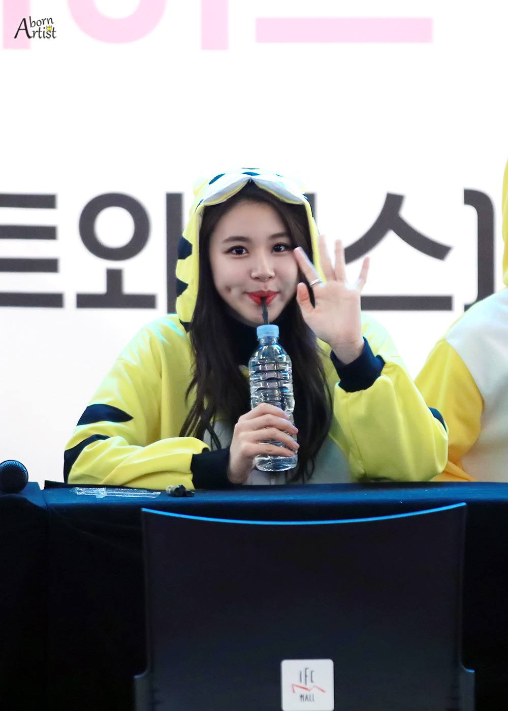chaeyoung-dimples-1