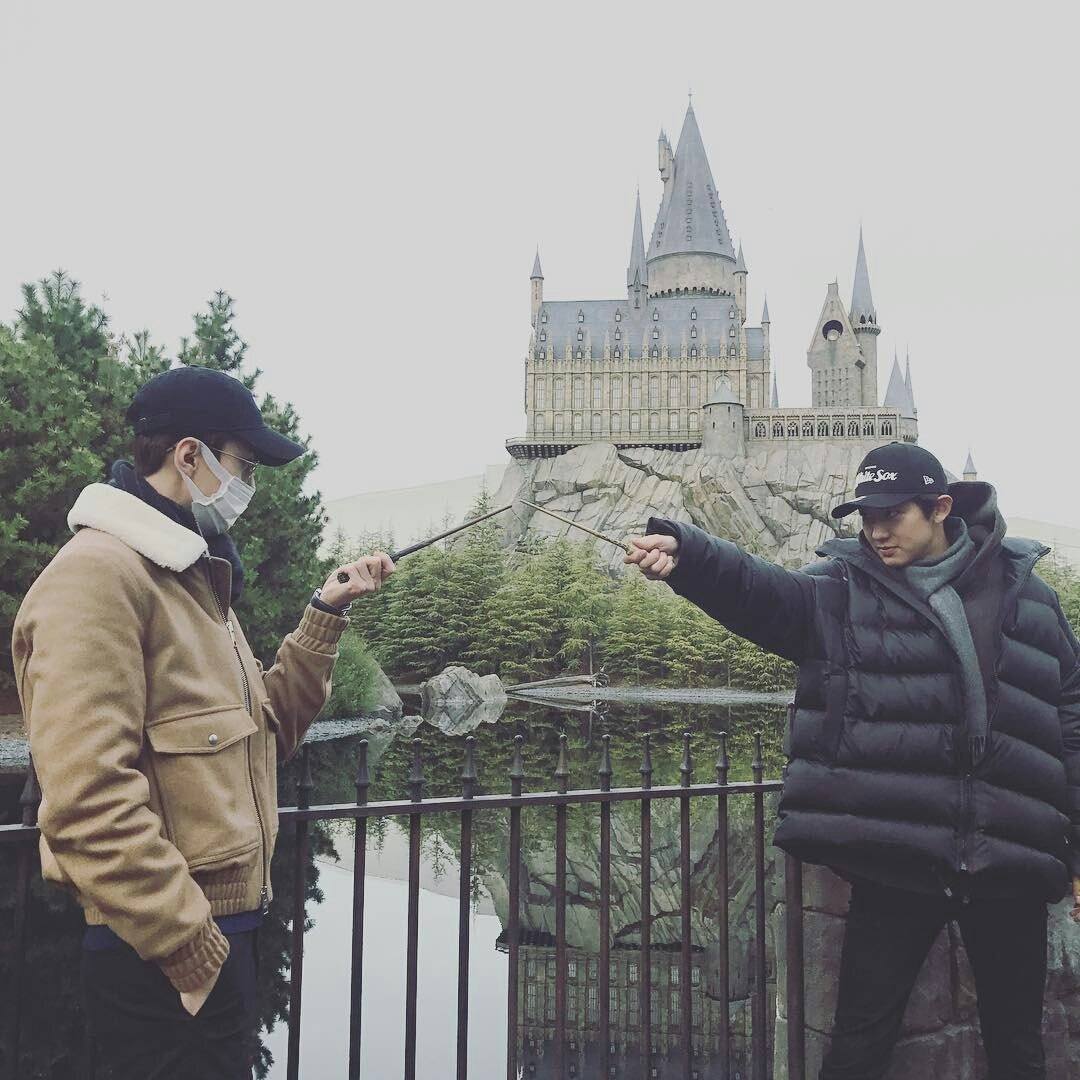 EXO's Sehun & Chanyeol challenge each other to a wizard duel 