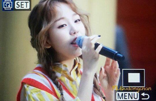 Baek A Yeon performing her hit song "Shouldn't Have" at the mini-concert.
