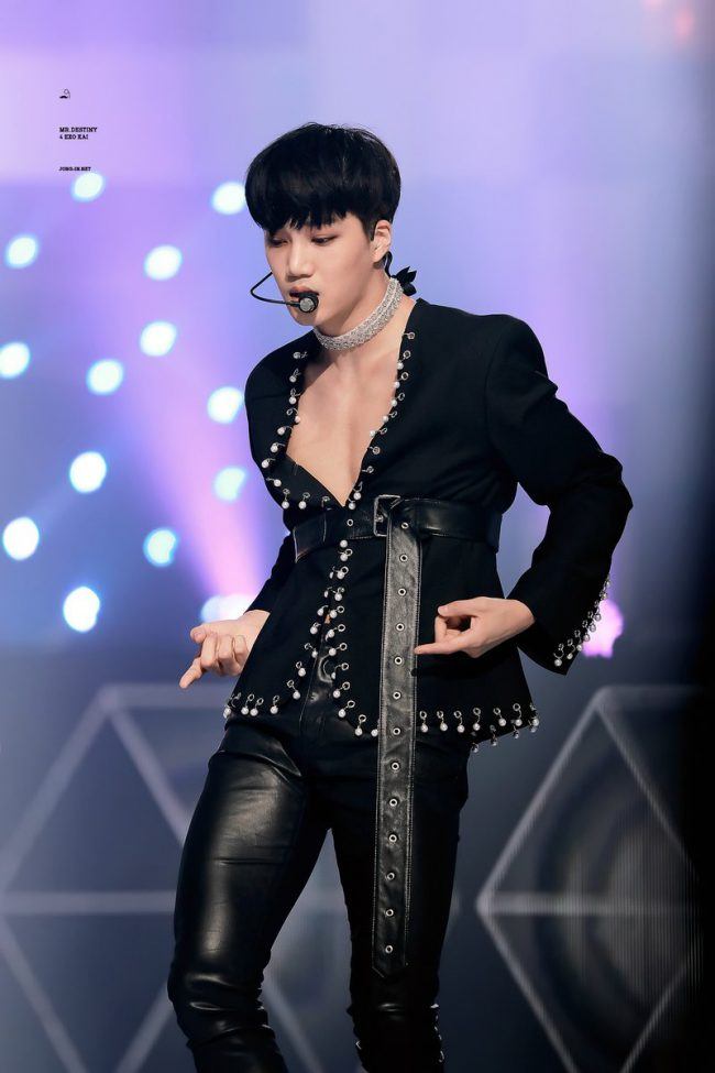 EXO's main dancer Kai wowed fans during the festival as he performed in his open-chested suit and tight leather pants. 
