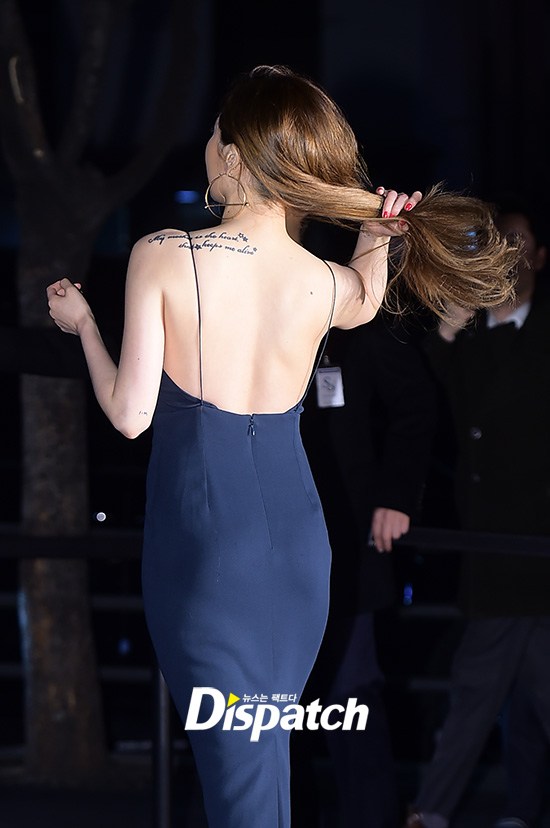 ХёнА продемонстрировала свою сексуальную привлекательность во время "Dior Addict Lacquer Stick"