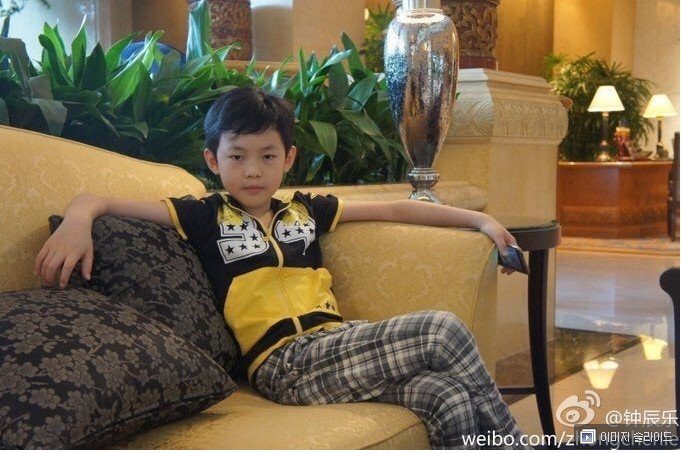 Стало известно, что Чэнлэ из NCT Dream является внуком влиятельного предпринимателя Китая
