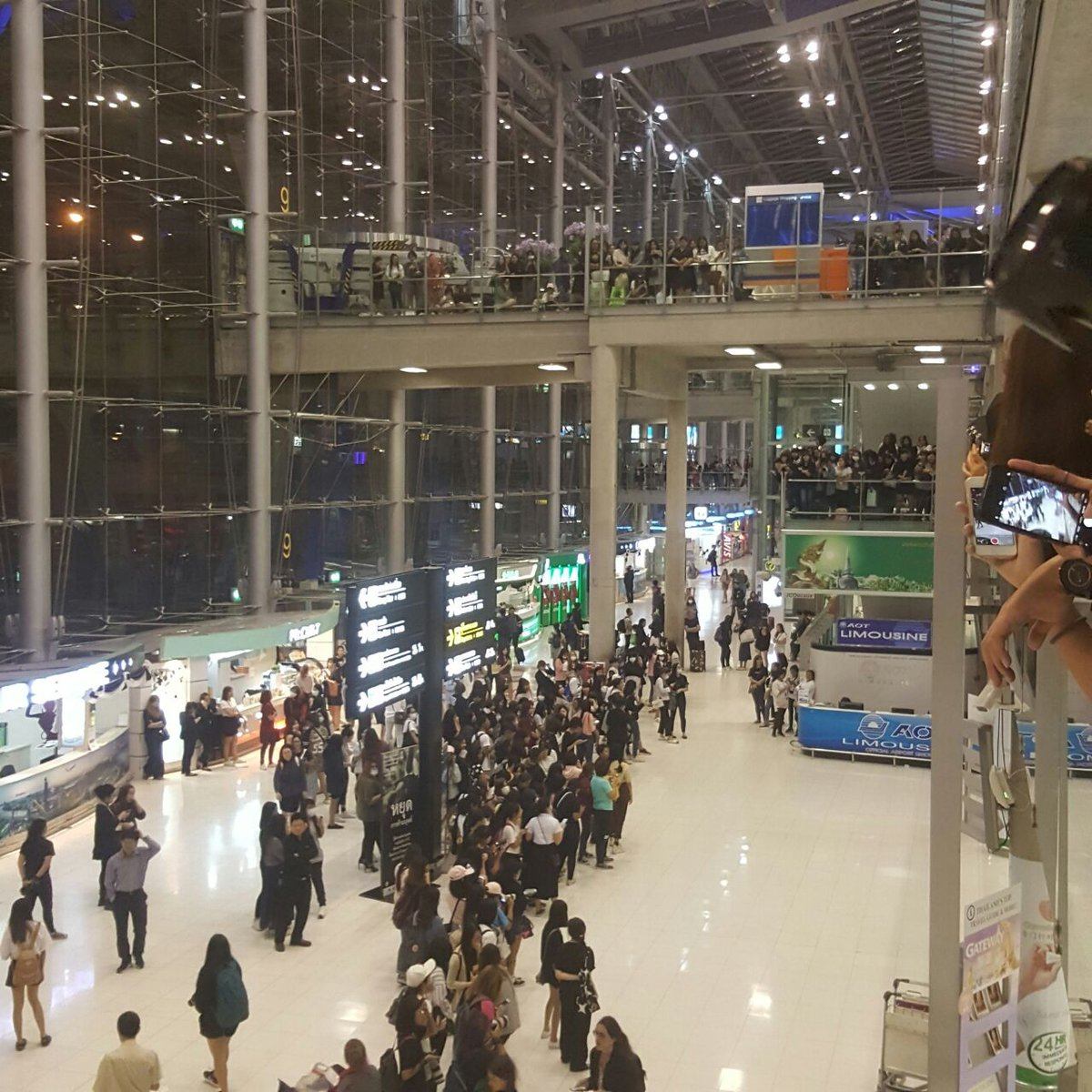 Грубое поведение секьюрити с фанатами NCT U в аэропорту Таиланда