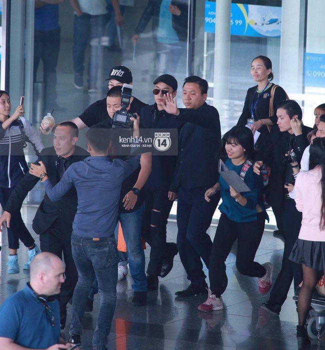Полиция защищала Сынри от толп фанатов во Вьетнаме