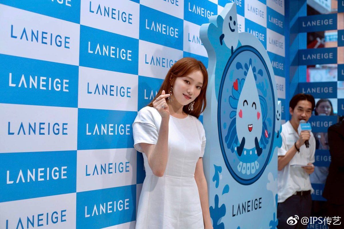 Ли Сон Гён впервые появилась на публике, после подтверждения её отношений с Нам Джу Хёком