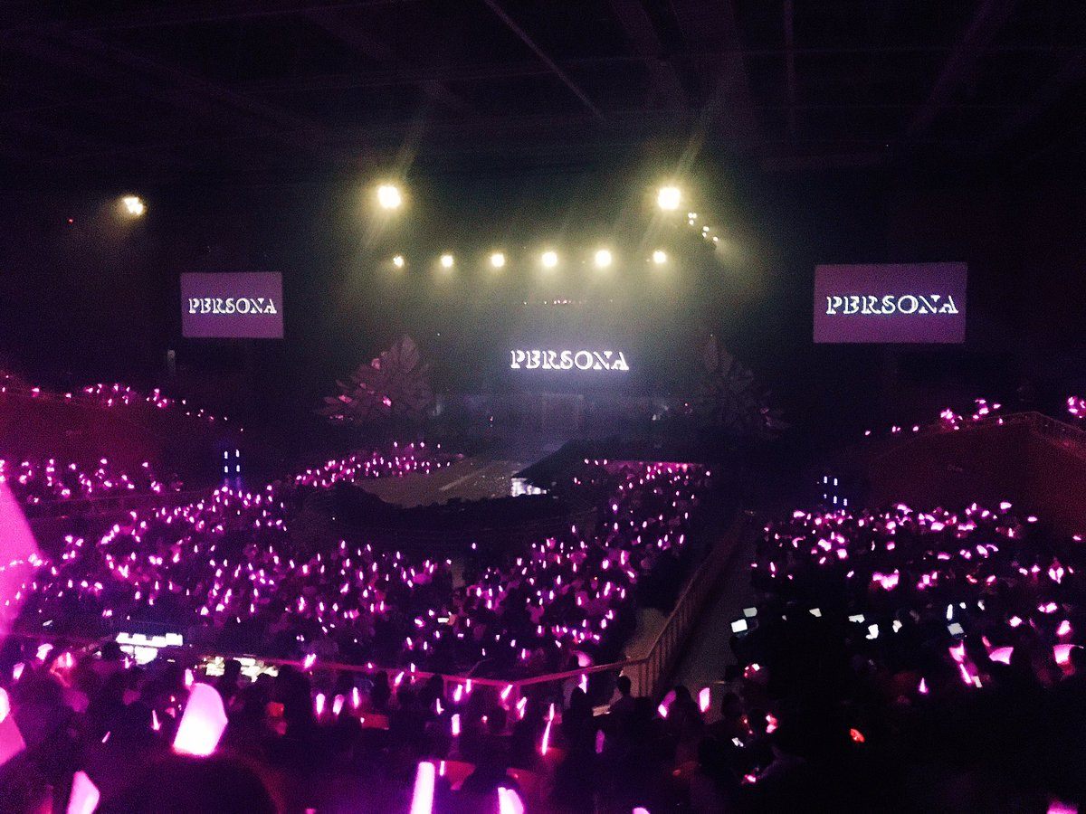 Тэён удивила поклонников своими сексуальными нарядами во время концерта "Persona"