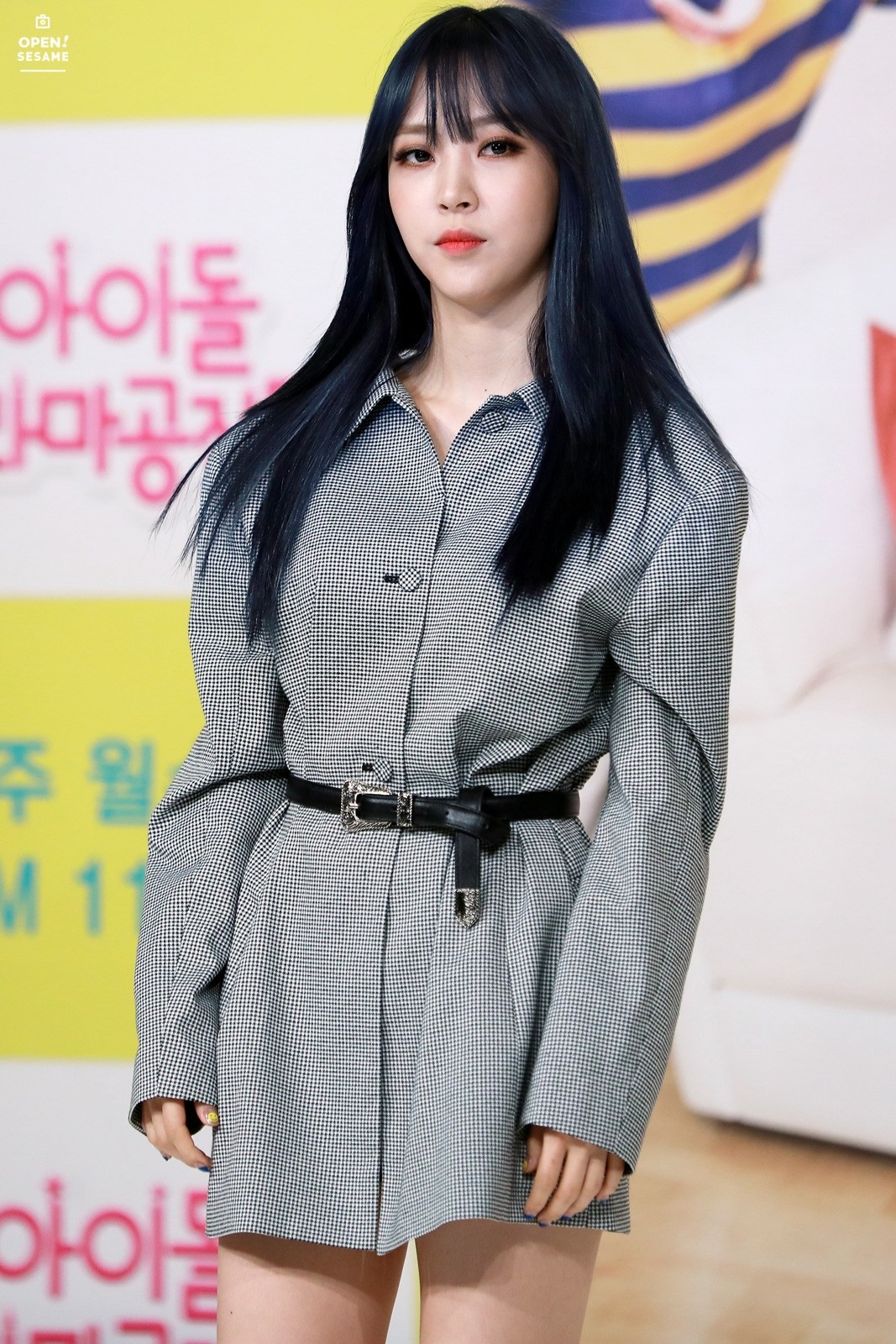 MAMAMOO Moonbyul's new hair changes color depending on the 